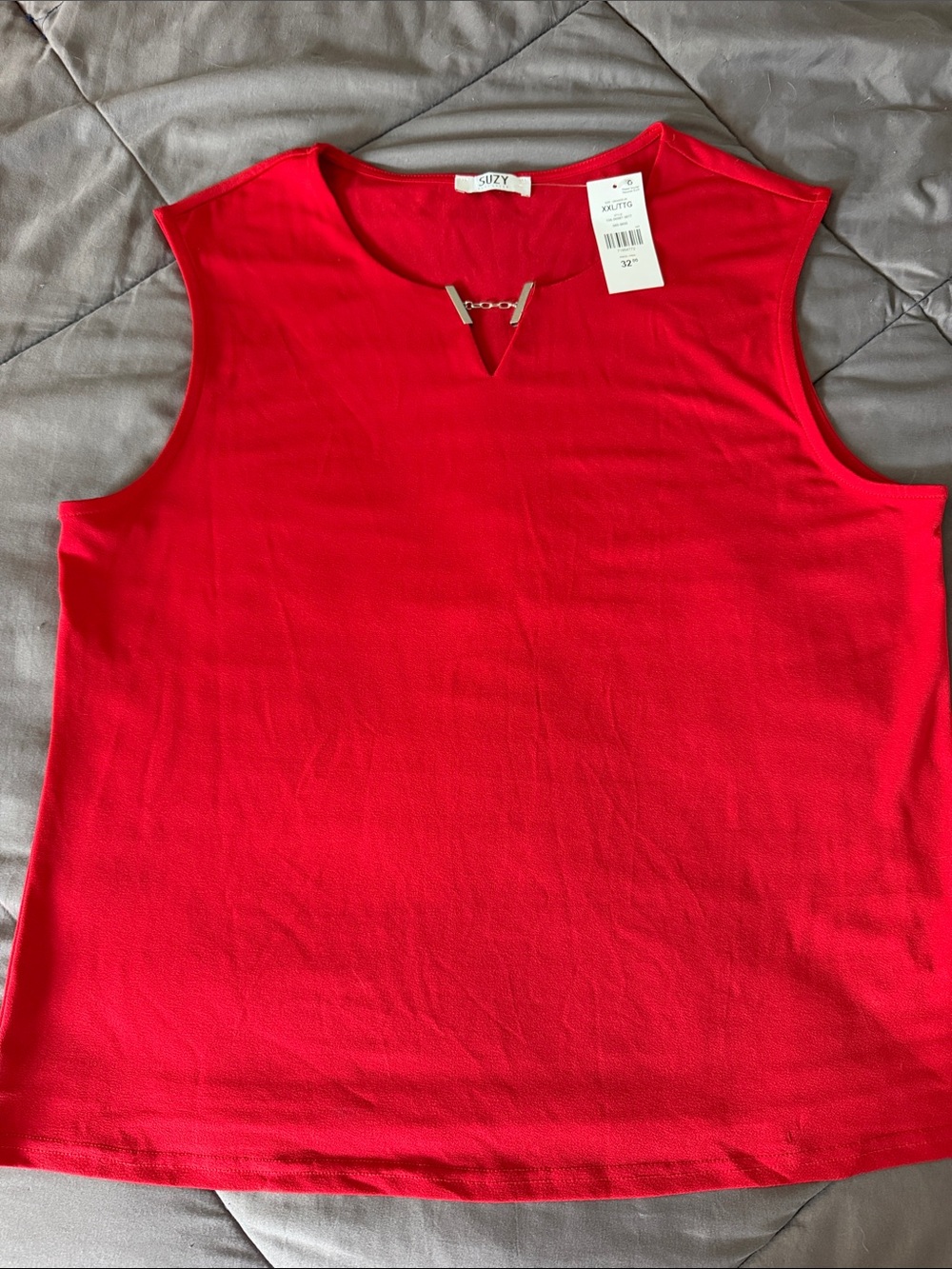 Suzy Shier Bright Red Sleeveless Top with Chain Notch